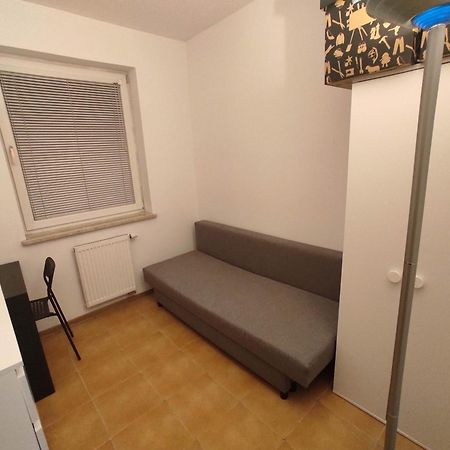 Nice Room With 2 Shared Bathrooms ,Wc , 2Km To Old Town -100M From Metro Szwedzka Warschau Exterior foto