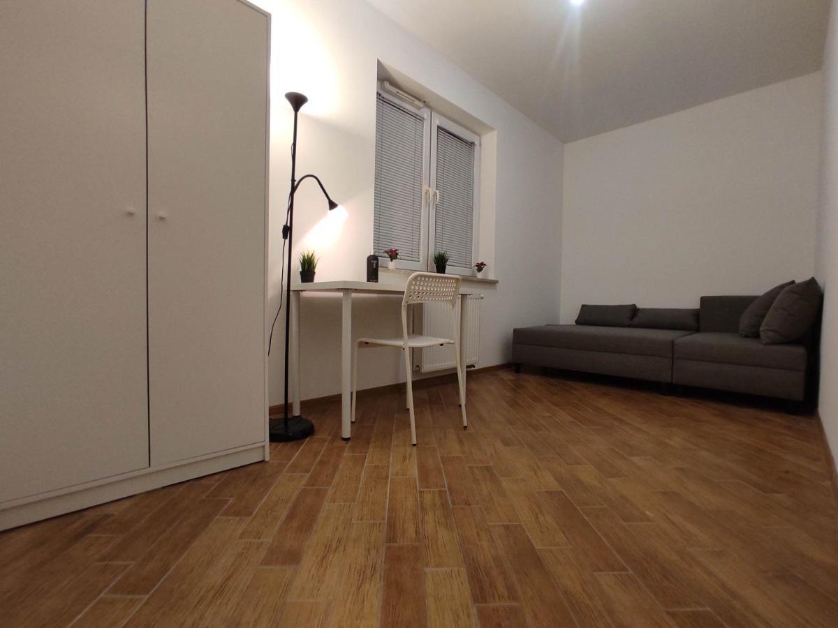 Nice Room With 2 Shared Bathrooms ,Wc , 2Km To Old Town -100M From Metro Szwedzka Warschau Exterior foto