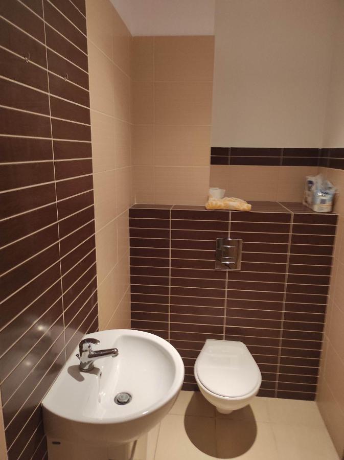 Nice Room With 2 Shared Bathrooms ,Wc , 2Km To Old Town -100M From Metro Szwedzka Warschau Exterior foto