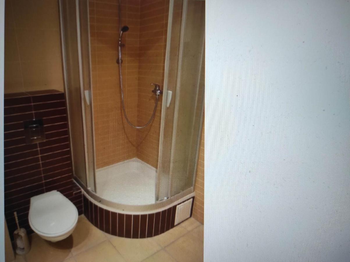 Nice Room With 2 Shared Bathrooms ,Wc , 2Km To Old Town -100M From Metro Szwedzka Warschau Exterior foto