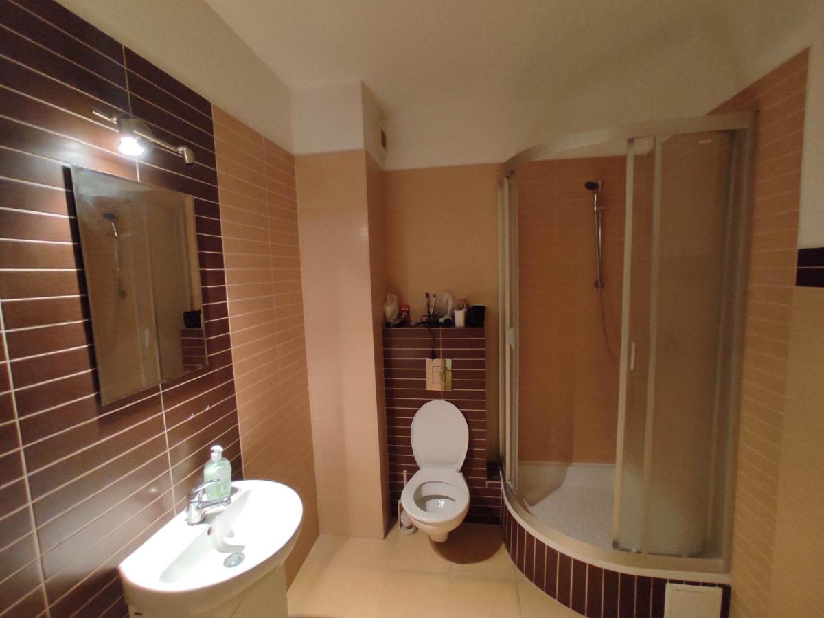 Nice Room With 2 Shared Bathrooms ,Wc , 2Km To Old Town -100M From Metro Szwedzka Warschau Exterior foto