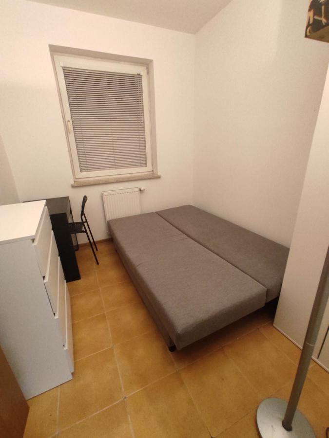Nice Room With 2 Shared Bathrooms ,Wc , 2Km To Old Town -100M From Metro Szwedzka Warschau Exterior foto